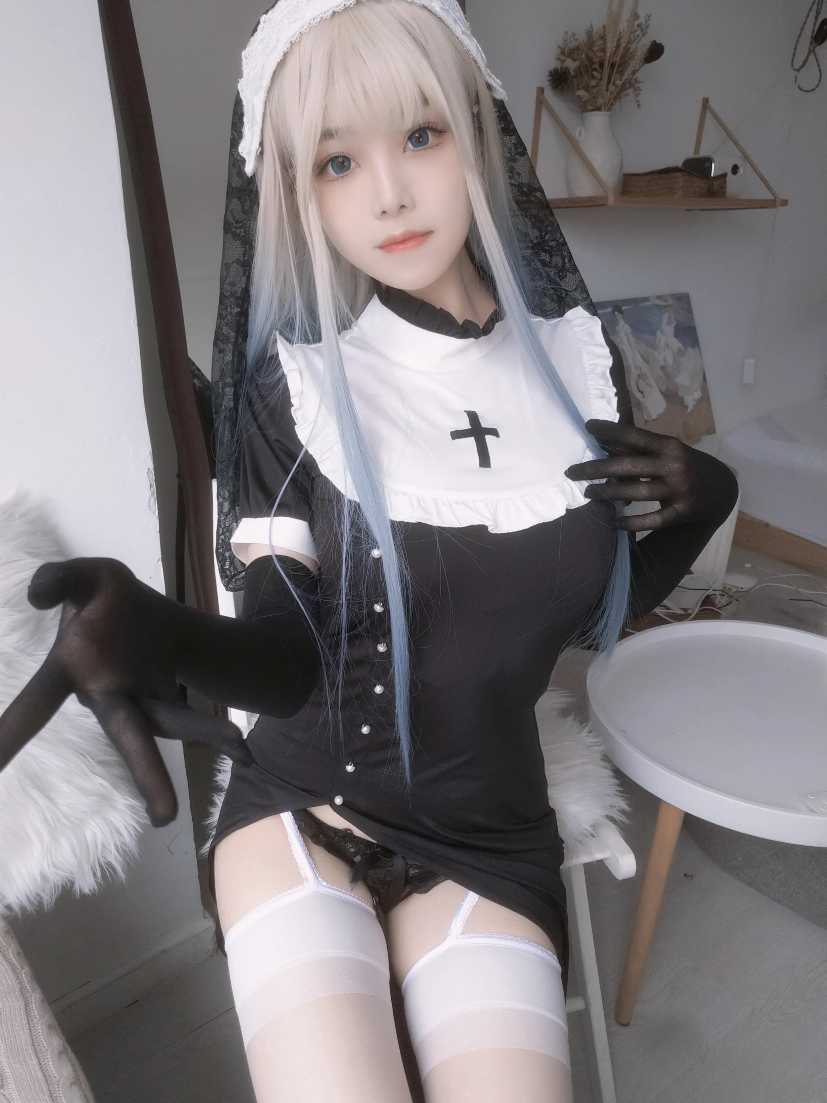 蜜汁猫裘 修女自拍 [35P]