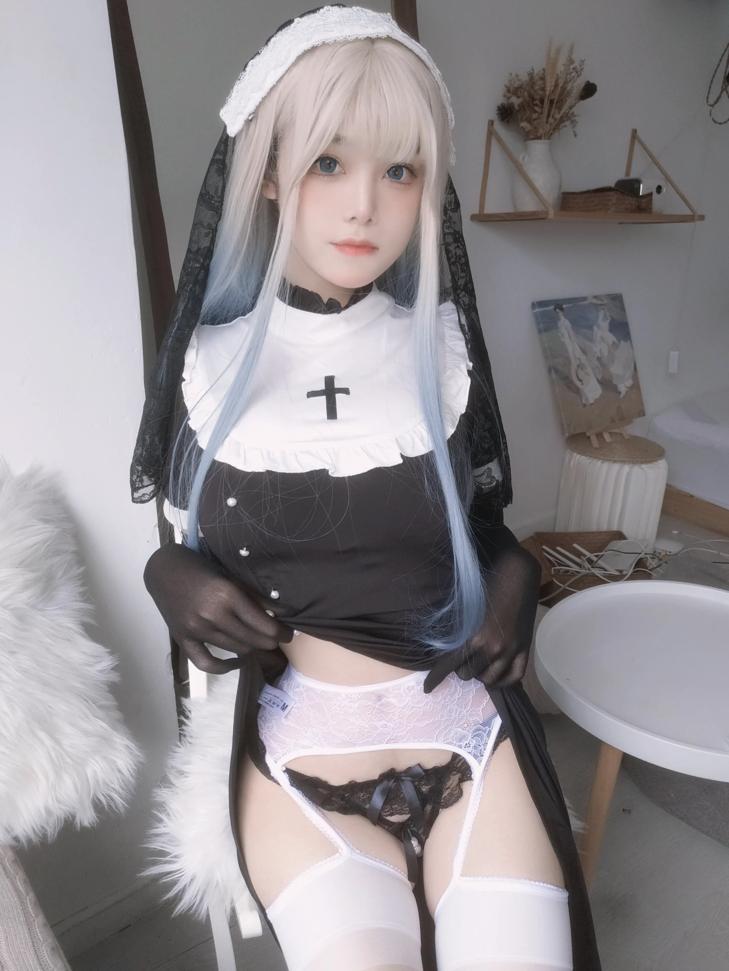 蜜汁猫裘 修女自拍 [35P]