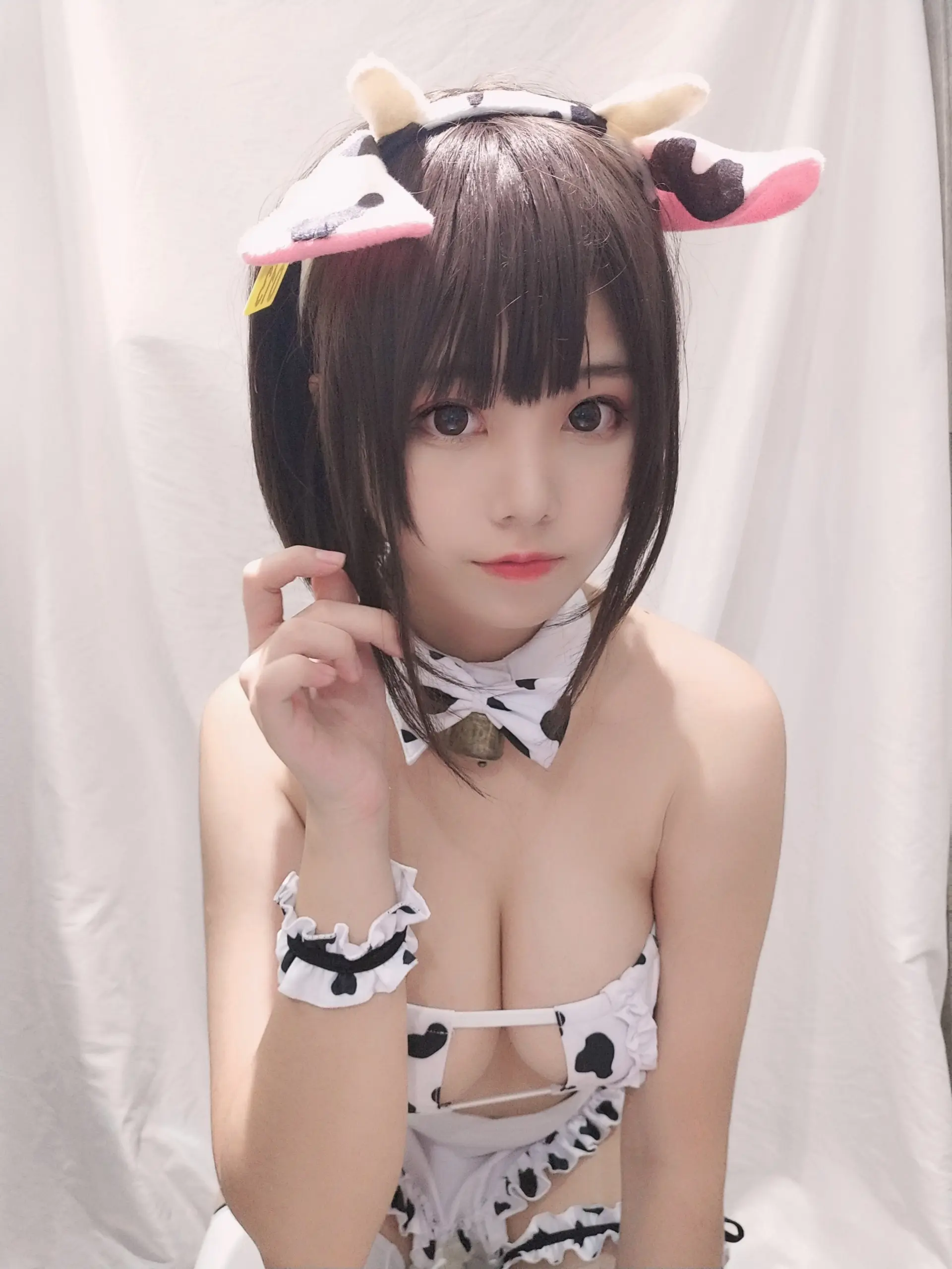 蜜汁猫裘 小奶牛自拍版女仆 [20P]