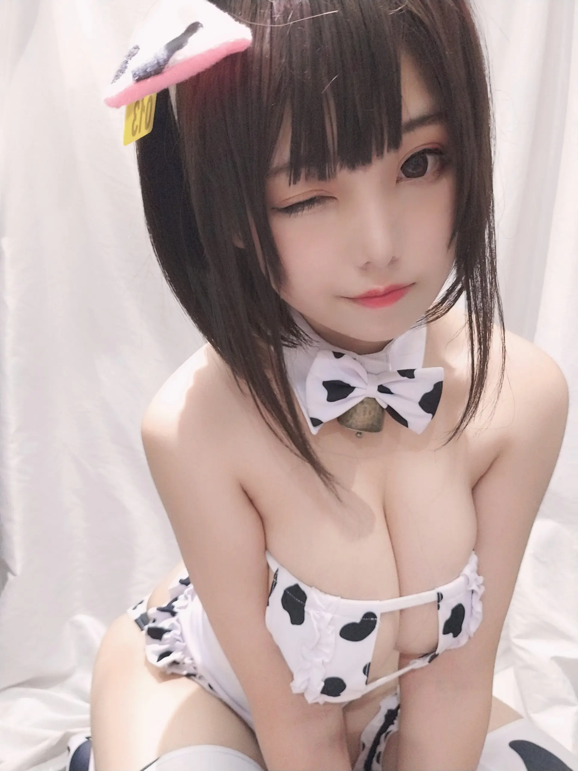 蜜汁猫裘 小奶牛自拍版女仆 [20P]