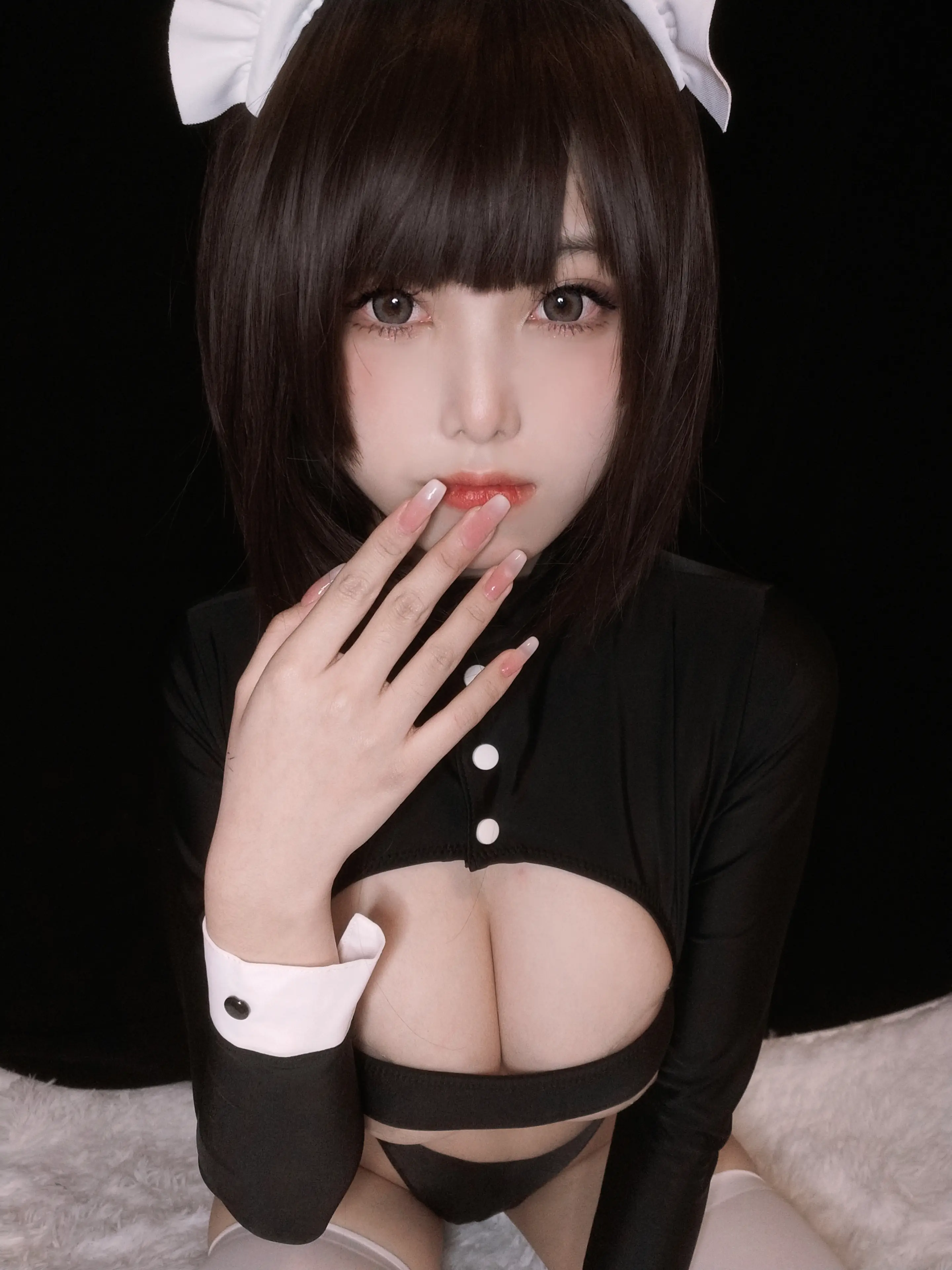 蜜汁猫裘 歪萌高叉女仆自拍 [25P]