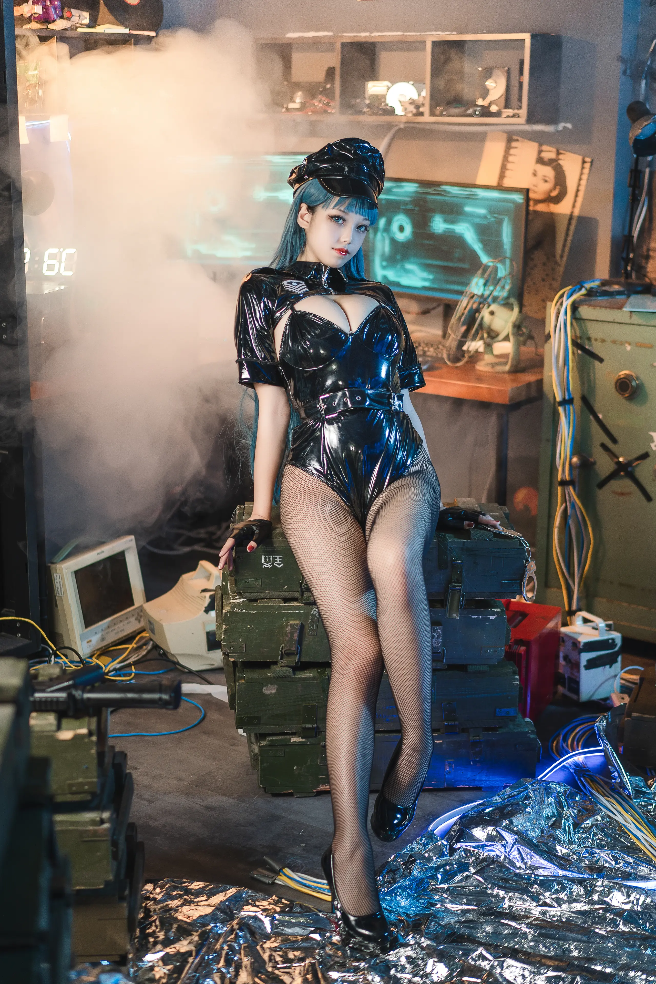 蜜汁猫裘 胶衣女警 [51P]