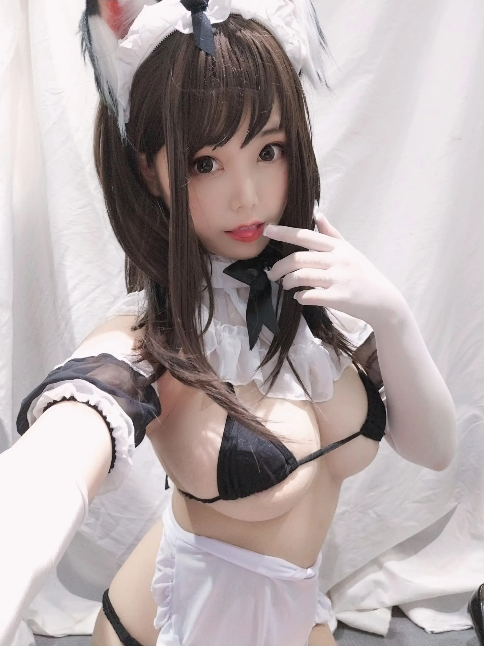 蜜汁猫裘 黑白女仆 [25P]