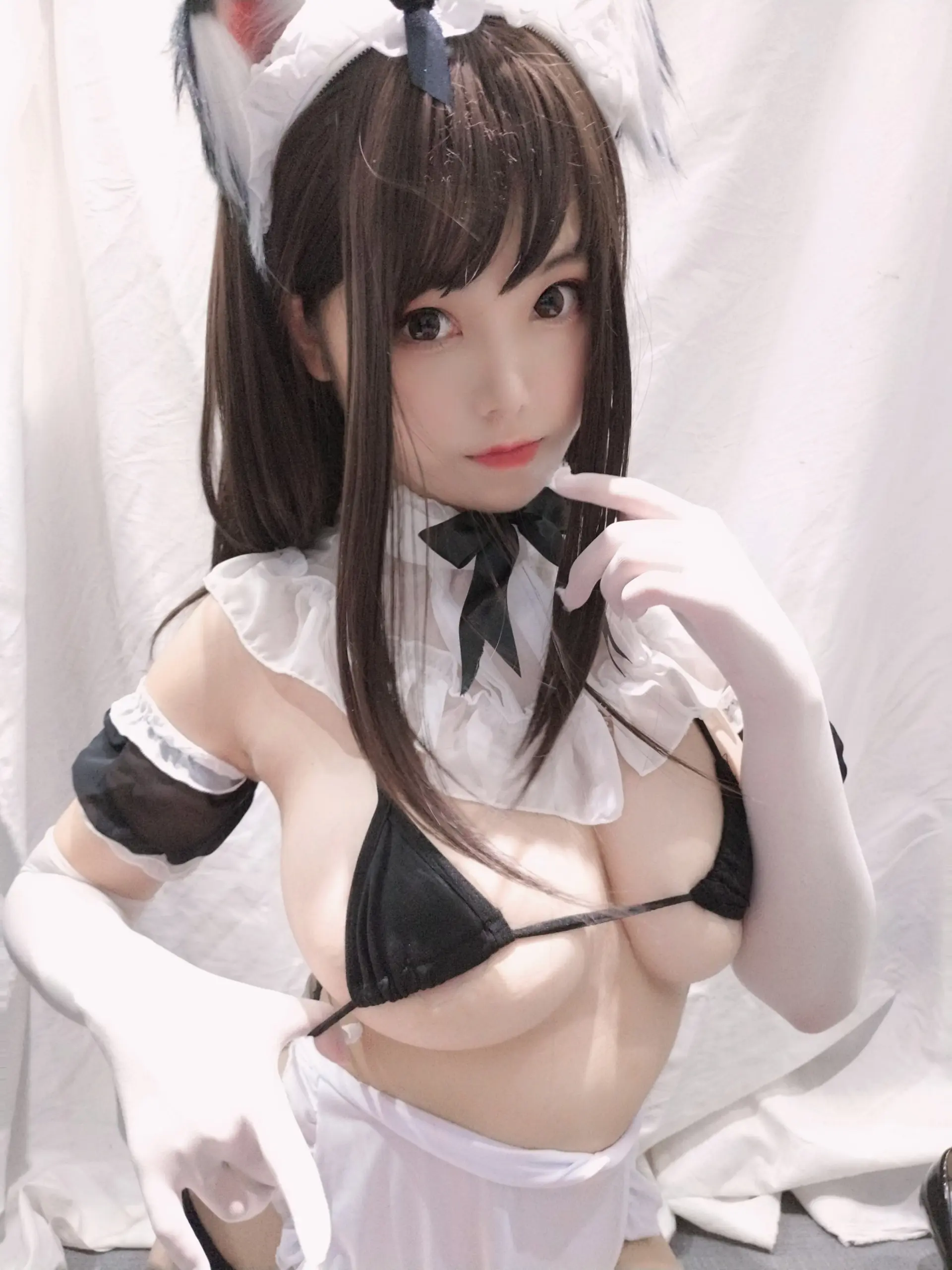 蜜汁猫裘 黑白女仆 [25P]