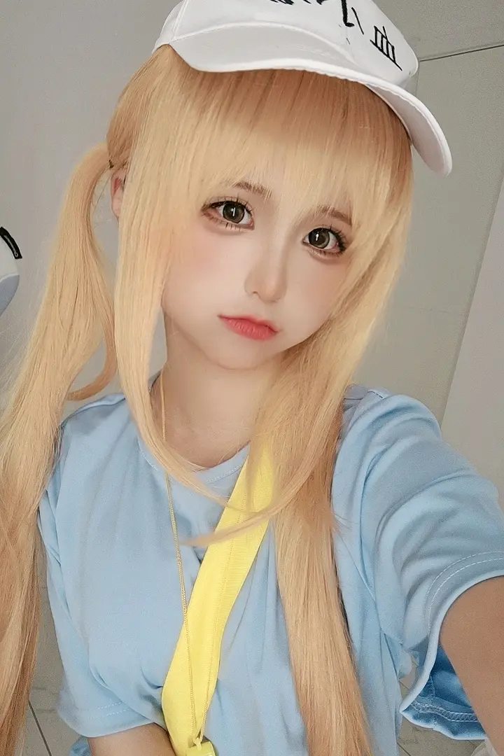 蠢沫沫 四套自拍 [28P]