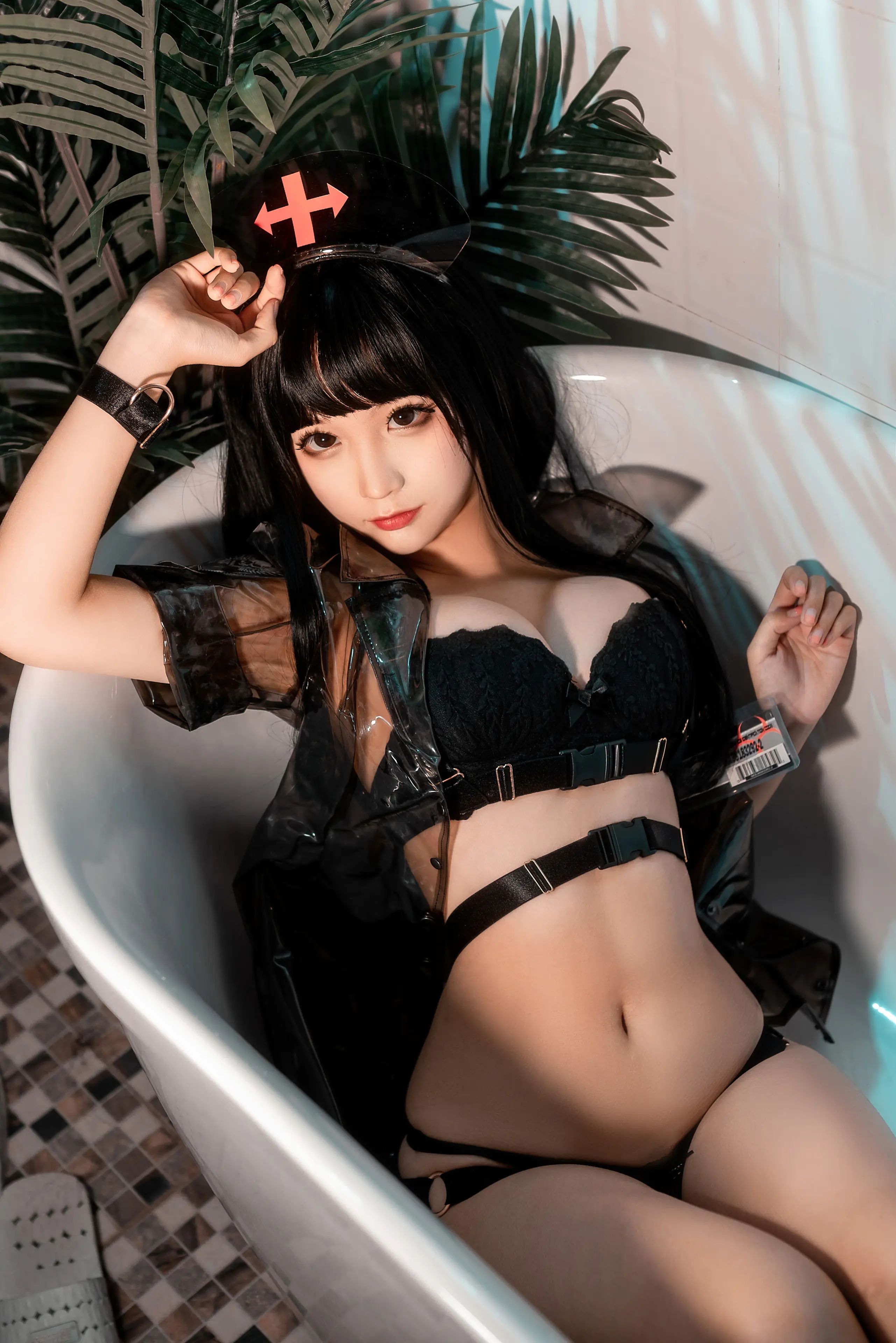 蠢沫沫 胶衣护士 黑 [40P]