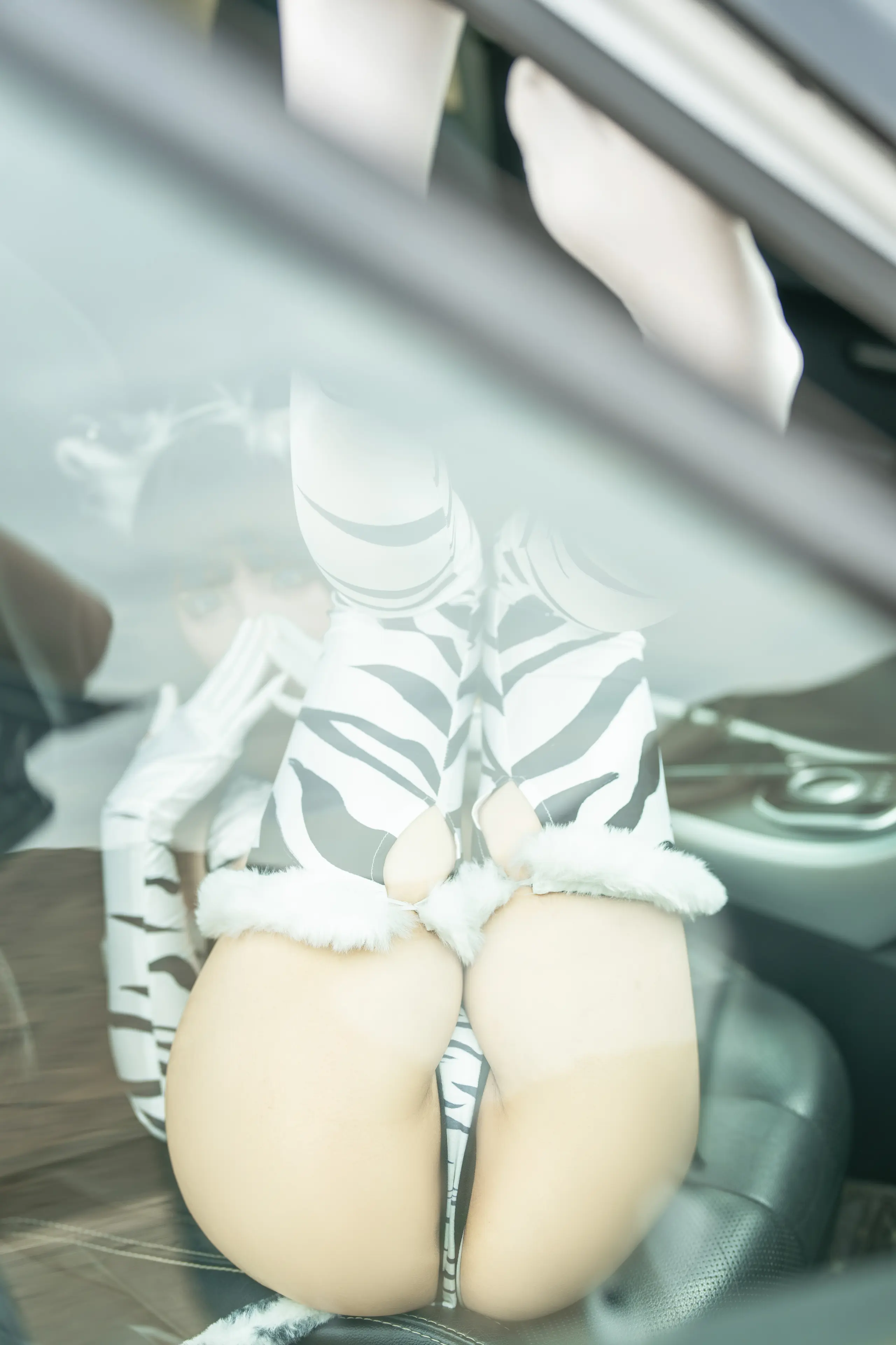 蠢沫沫 车内白虎 [14P]