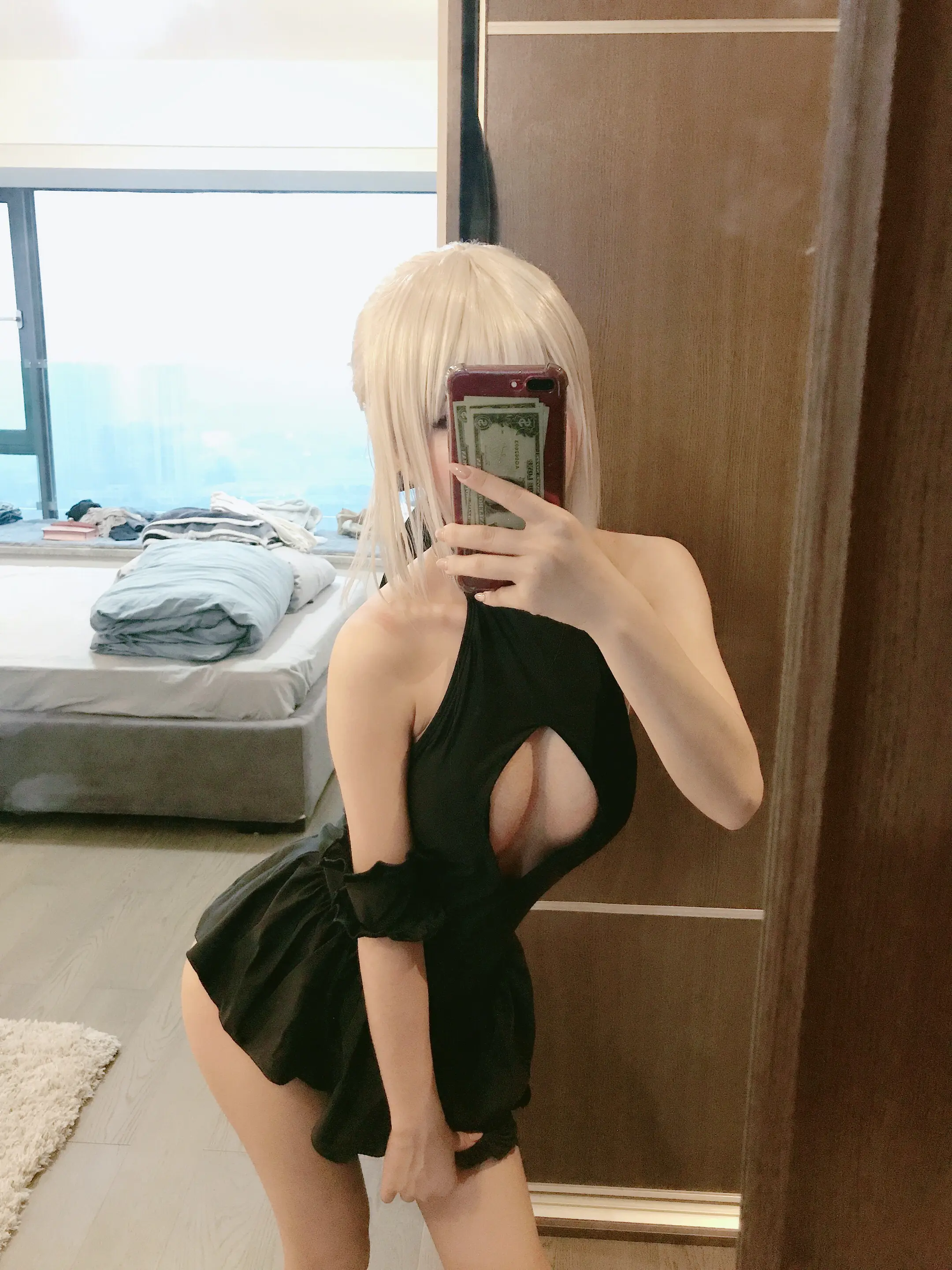 鬼畜瑶在不在 黑呆泳装自拍无水印 [8P]