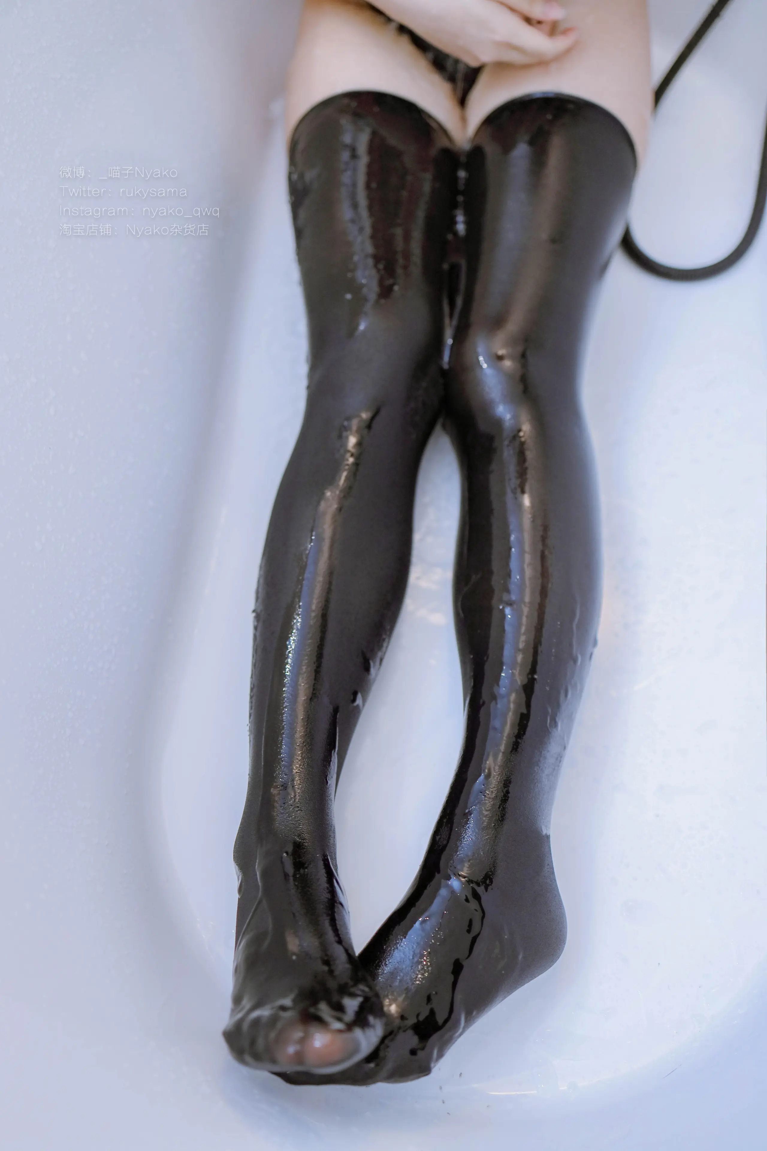 Nyako喵子 竞泳本 黑色透明竞泳 [135P]